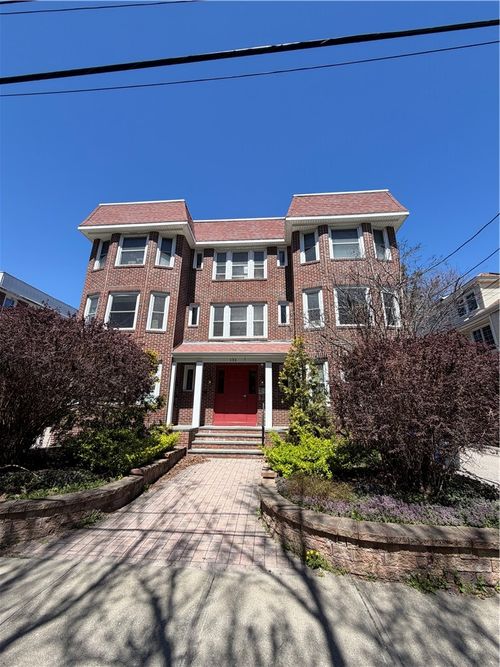 132 Elton St, Providence, RI, 02906-5400 | Card Image