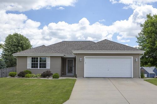 225 Pioneer Dr, Johnson Creek, WI, 53038-9509 | Card Image