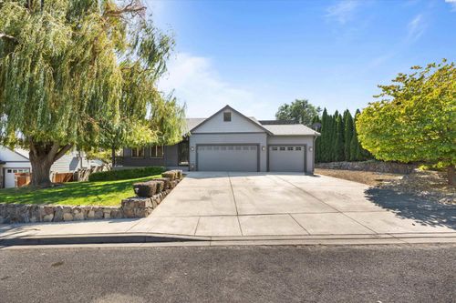 215 W 53rd, Kennewick, WA, 99337 | Card Image