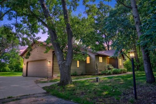 8062 Burr Oak Trl, CROSS PLAINS, WI, 53528-9326 | Card Image