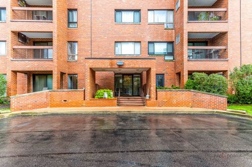 205-3801 Appian Way, Glenview, IL, 60025-3848 | Card Image