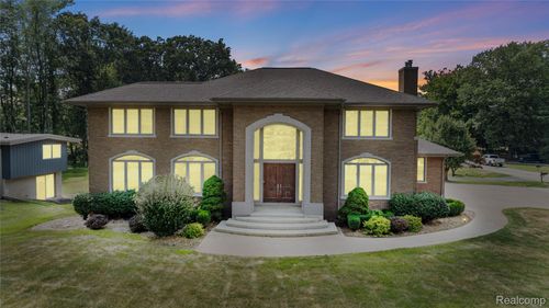 9281 Island Dr, Grosse Ile, MI, 48138-1426 | Card Image