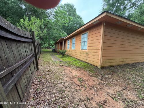 29 Willie Lindsey Dr, Collins, MS, 39428-7346 | Card Image