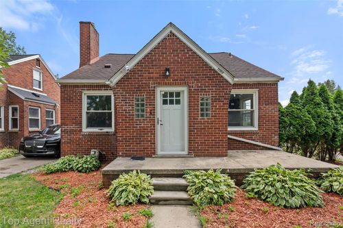 15510 Veronica Ave, Eastpointe, MI, 48021-2938 | Card Image