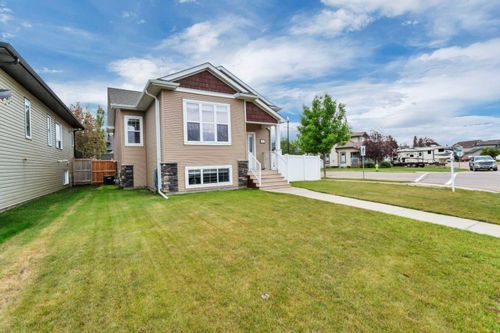 2 Rogers Rd, Sylvan Lake, AB, T4S0J8 | Card Image