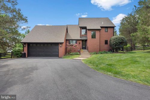 19990 Gleedsville Rd, Leesburg, VA, 20175-8851 | Card Image