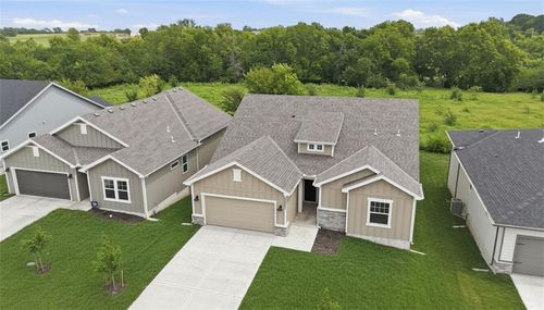 20677 Skyview Ln, Spring Hill, KS, 66083-7606 | Card Image