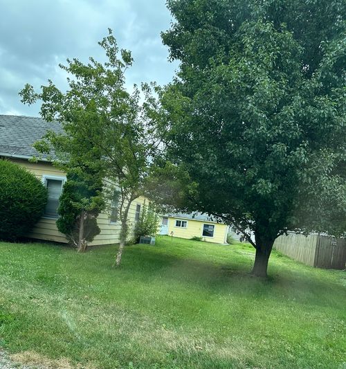 320 N Beech St, Arthur, IL, 61911-1012 | Card Image