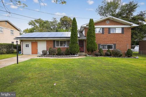 6702 Berkshire Dr, TEMPLE HILLS, MD, 20748-4029 | Card Image