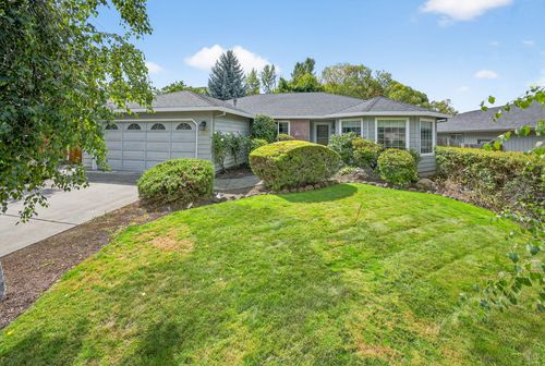106 Freshwater Dr, Phoenix, OR, 97535-9439 | Card Image