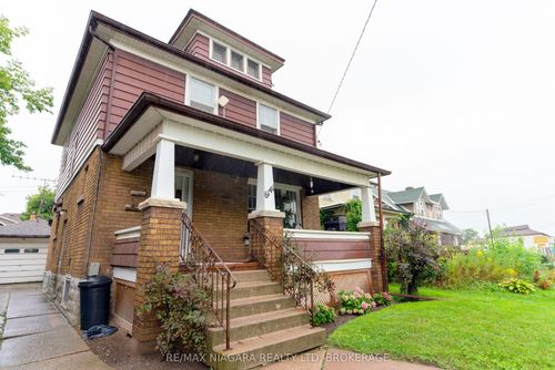 {{alt}} | Card Image