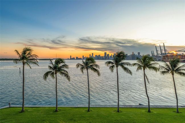 5233 - 5233 Fisher Island Dr, Condo with 4 bedrooms, 5 bathrooms and null parking in Miami Beach FL | Image 27