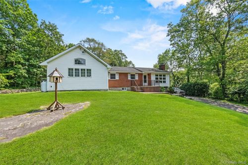 16 Sarvis Ln, Newburgh, NY, 12550-8824 | Card Image