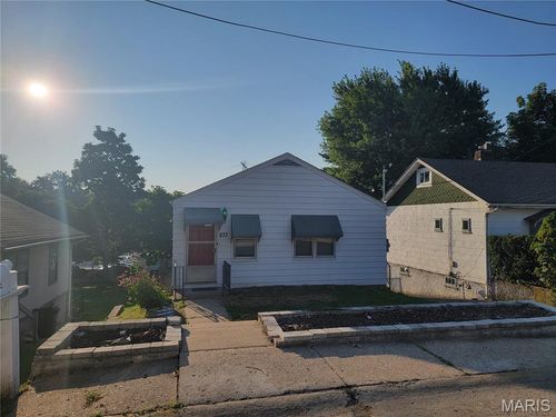 832 Elsworth Pl, Ferguson, MO, 63135-3128 | Card Image