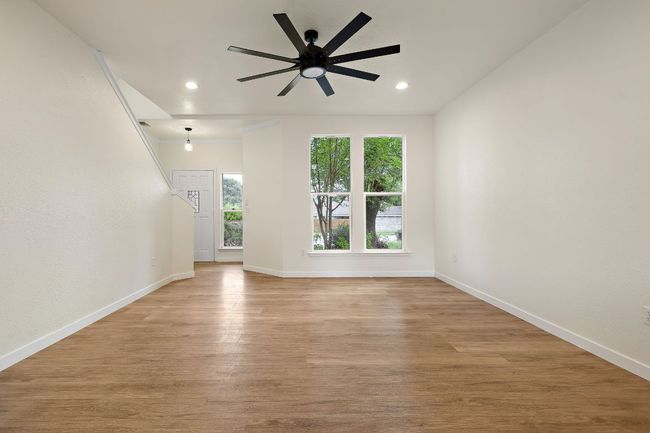 Entry to the home and living room | Image 5