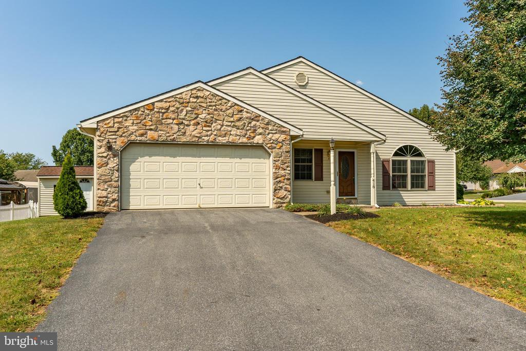 Flaxen Ln, Ephrata, PA 17522