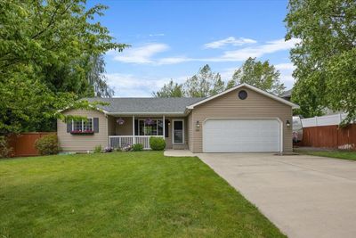 829 N Fox Ridge Rd, Home with 3 bedrooms, 2 bathrooms and null parking in Medical Lake WA | Image 2