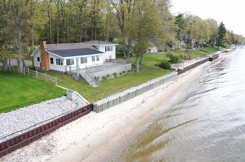 1883 Douglas Dr, Alabaster, MI, 48763-9441 | Card Image