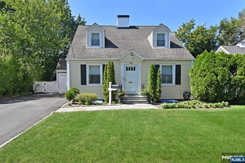 436 Cambridge Rd, Ridgewood, NJ, 07450-1805 | Card Image