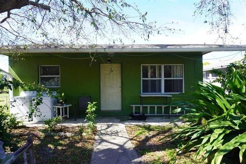 715 N 10th St, Fort Pierce, FL, 34950-3152 | Card Image
