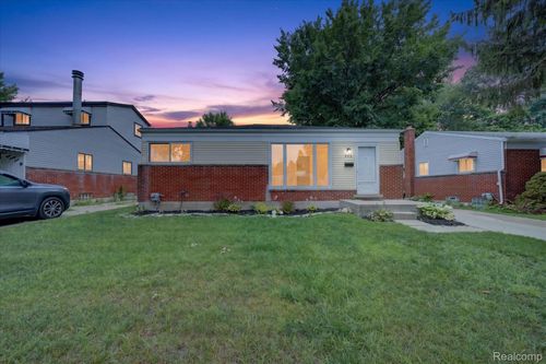 903 Bernie Ln, Madison Heights, MI, 48071-3484 | Card Image