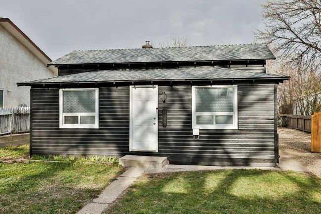 611 16 Street N, Home with 2 bedrooms, 1 bathrooms and 2 parking in Lethbridge AB | Image 1
