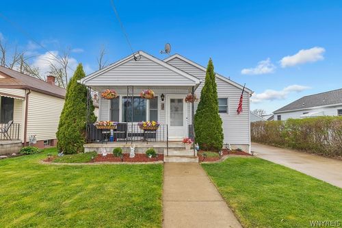 828 93rd St, Niagara Falls, NY, 14304-3560 | Card Image