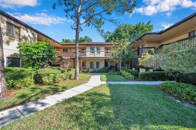 203 - 2693 Sabal Springs Circle, Condo with 2 bedrooms, 2 bathrooms and null parking in Clearwater FL | Image 1