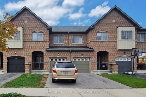 74 Davenfield Cir, Brampton, ON, L6P4M2 | Card Image
