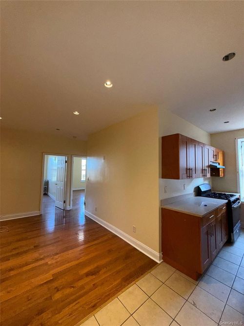 3-132 E 52nd St, New York, NY, 10022-6063 | Card Image