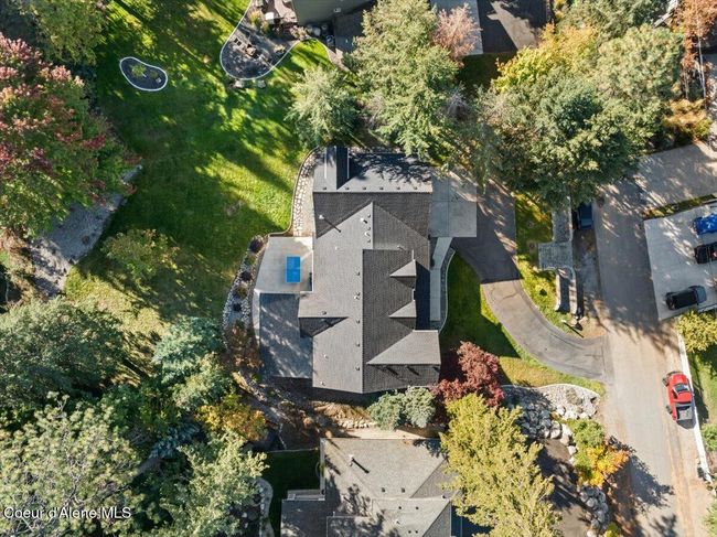 Meticulously landscaped yard | Image 56