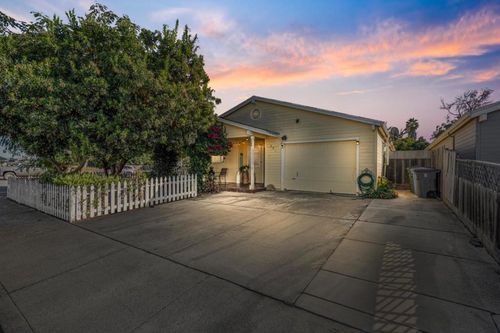 601 Chaparral Ct, Hollister, CA, 95023-3460 | Card Image