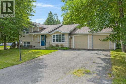 1 Tagish Rd, House with 3 bedrooms, 2 bathrooms and null parking in Quispamsis NB | Card Image