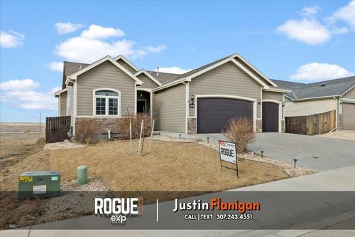 760 Pebble Mountain Dr, Mills, WY, 82604-8901 | Card Image