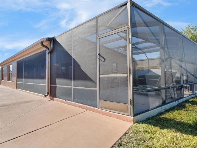 Side Patio and Birdcage | Image 20