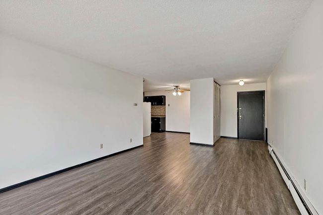 Entry, LR, DR | Image 13