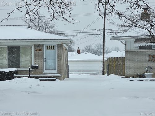 6582 Sterling Ct, Garden City, MI, 48135-2547 | Card Image