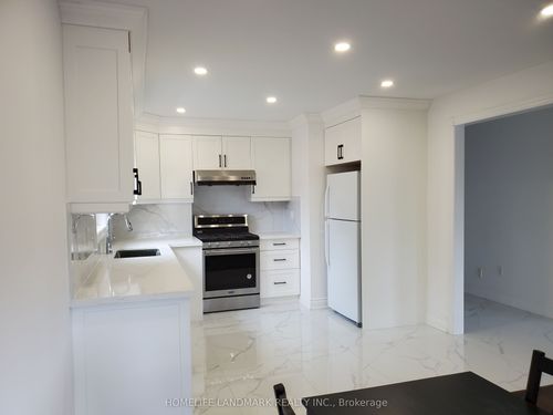 17 Maralim Rd, Richmond Hill, ON, L4C2K6 | Card Image