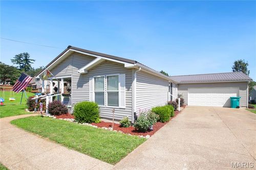 131 E Springfield Ave, Gerald, MO, 63037-2304 | Card Image
