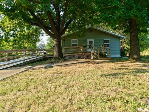 724 Division St, Benton, IL, 62812-1669 | Card Image