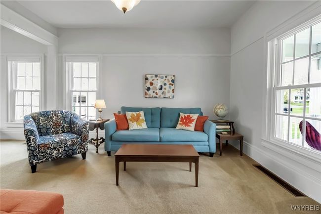 living room | Image 14