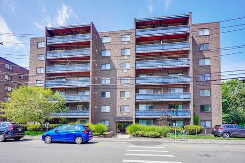 d76-32 Whites Ave, Watertown, MA, 02472-4305 | Card Image