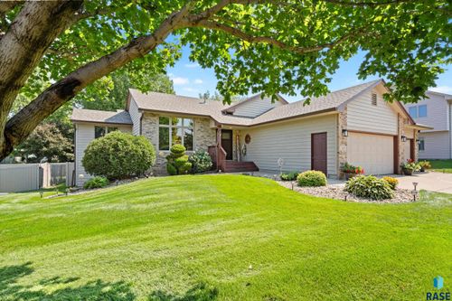 2620 S Rutgers Ave, Sioux Falls, SD, 57106-4400 | Card Image