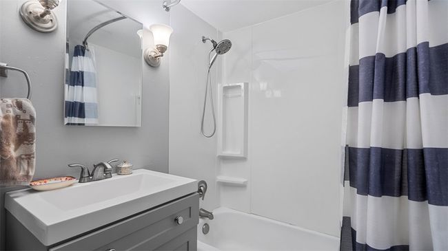 Shower enclosure- all shiny and bright! | Image 18