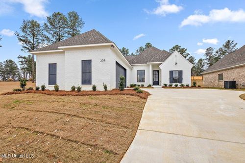 209 Lake Crest Dr, Madison, MS, 39110-1226 | Card Image