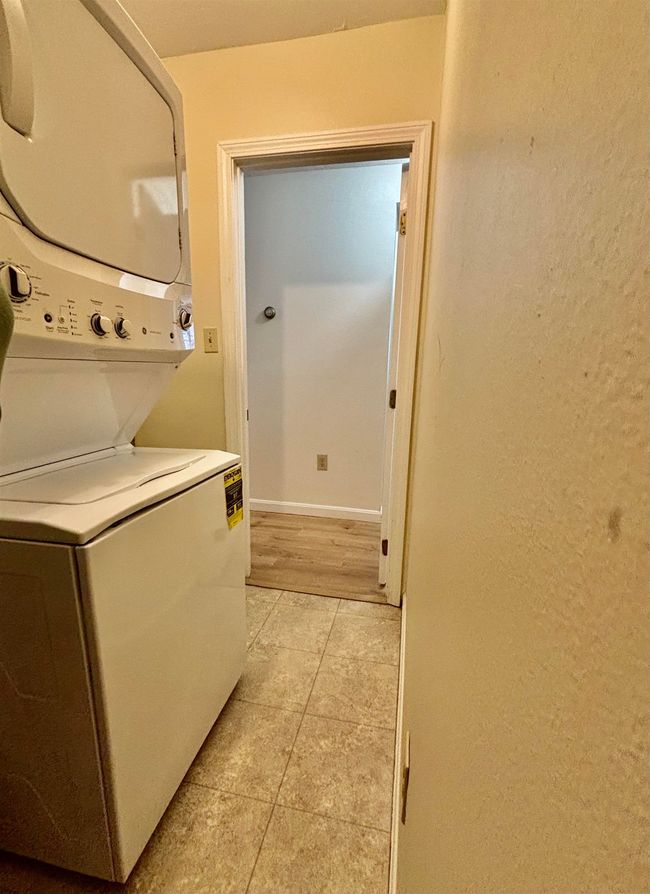 APT-1 - 210 Circle Rd, Condo with 2 bedrooms, 1 bathrooms and null parking in Manchester NH | Image 11