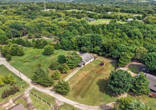 176 Blue Creek Cir, Sherman, TX, 75090-3331 | Card Image