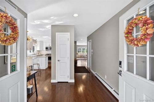 4 Larissa Ln, Thornwood, NY, 10594-1137 | Card Image