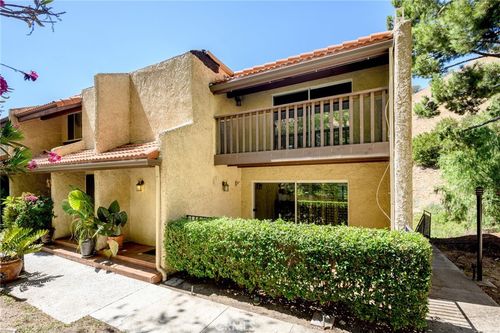 9555 Via Venezia, Burbank, CA, 91504-1251 | Card Image