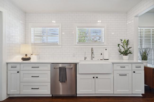 1213 S Church St, House other with 3 bedrooms, 2 bathrooms and 2 parking in Georgetown TX | Image 5